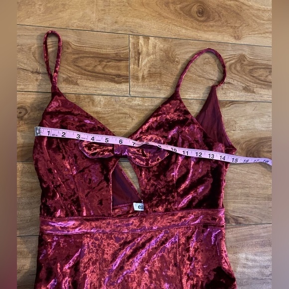 Essue Burgundy Velvet Women’s Thong Bodysuit Size Medium - Picture 6 of 15
